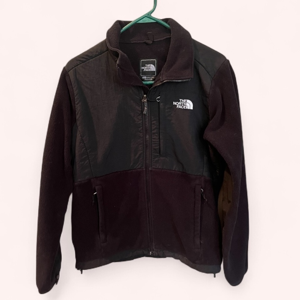 PRE LOVED Black Northface Woman’s Jacket Size M Cozy Winter Jacket